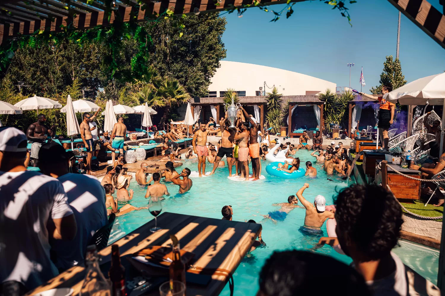 Pool Party à Gruissan : la fête au Restaurant-Piscine-Bar Formentera